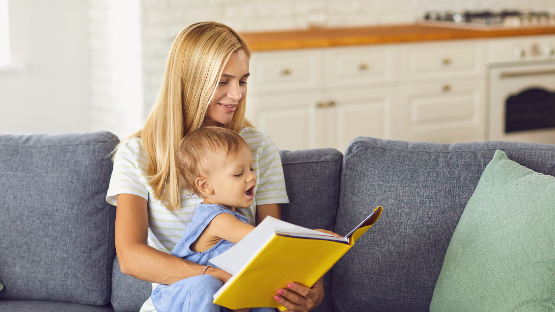 La lettura crea e aumenta la relazione tra mamma e bambino